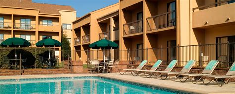 brentwood tn hotels with pool.